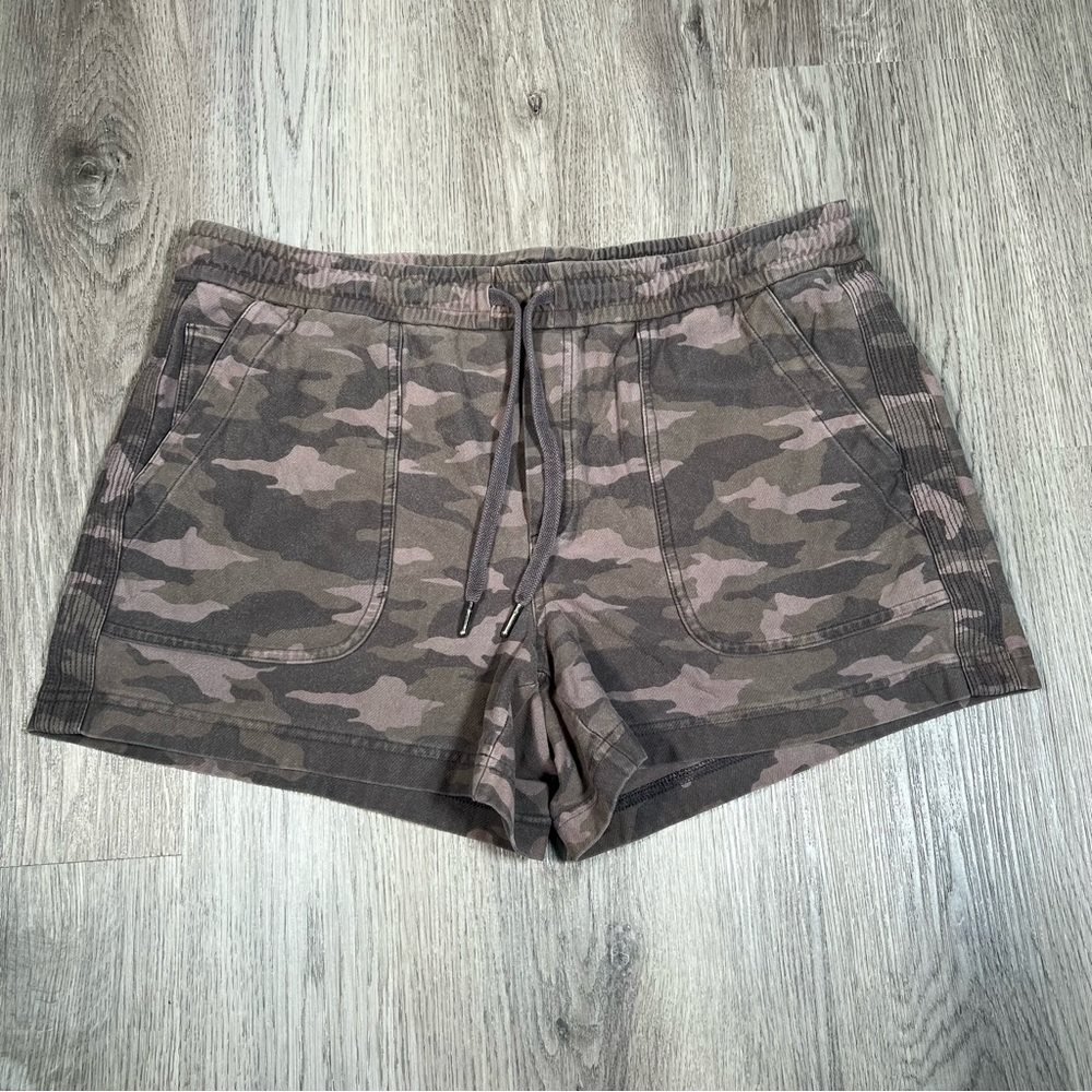 Women’s Athleta Farallon Shorts Size 14 Camo Black Olive Utility Drawstring 4”